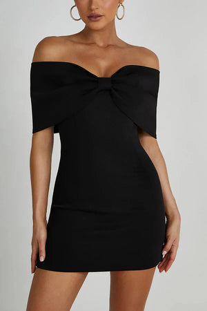 Elly | Off-shoulder Minikleed met Strikdetail