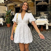Sophia | Witte Minidress met 3D Bloemenpatroon & Pofmouwen