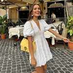Sophia | Witte Minidress met 3D Bloemenpatroon & Pofmouwen