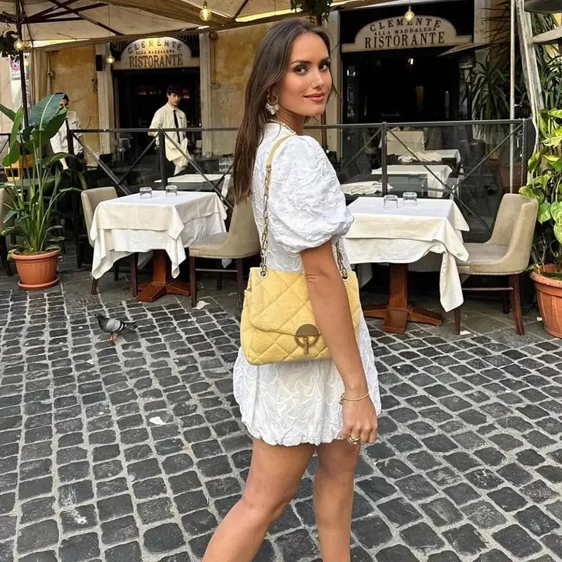 Sophia | Witte Minidress met 3D Bloemenpatroon & Pofmouwen