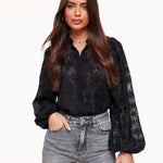 Elegante transparante blouse met bloemenpatroon – Zwart