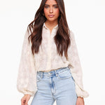 Elegante transparante blouse met bloemenpatroon – Crème